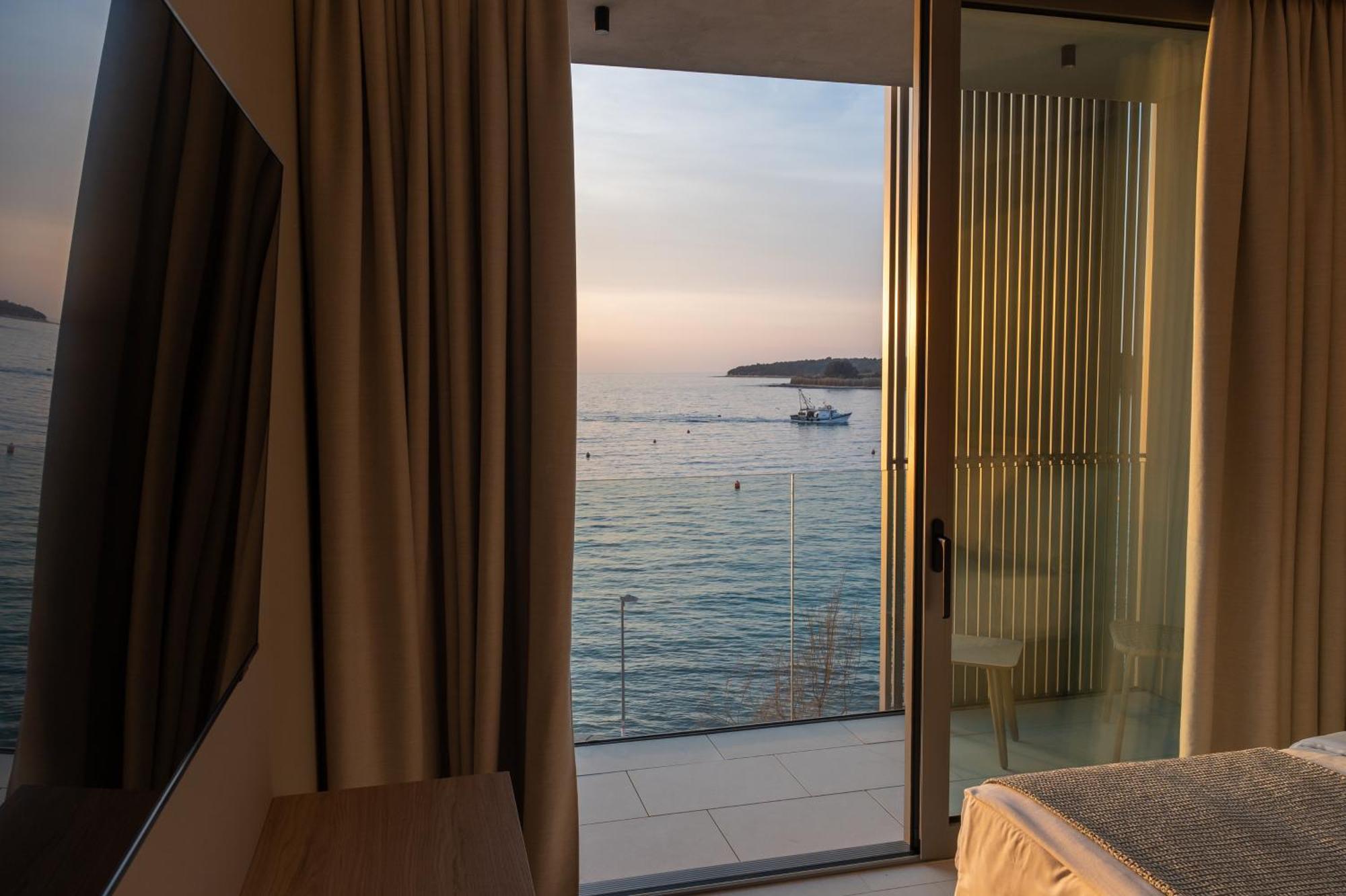 Blu Mare Hotel Новиград Екстериор снимка